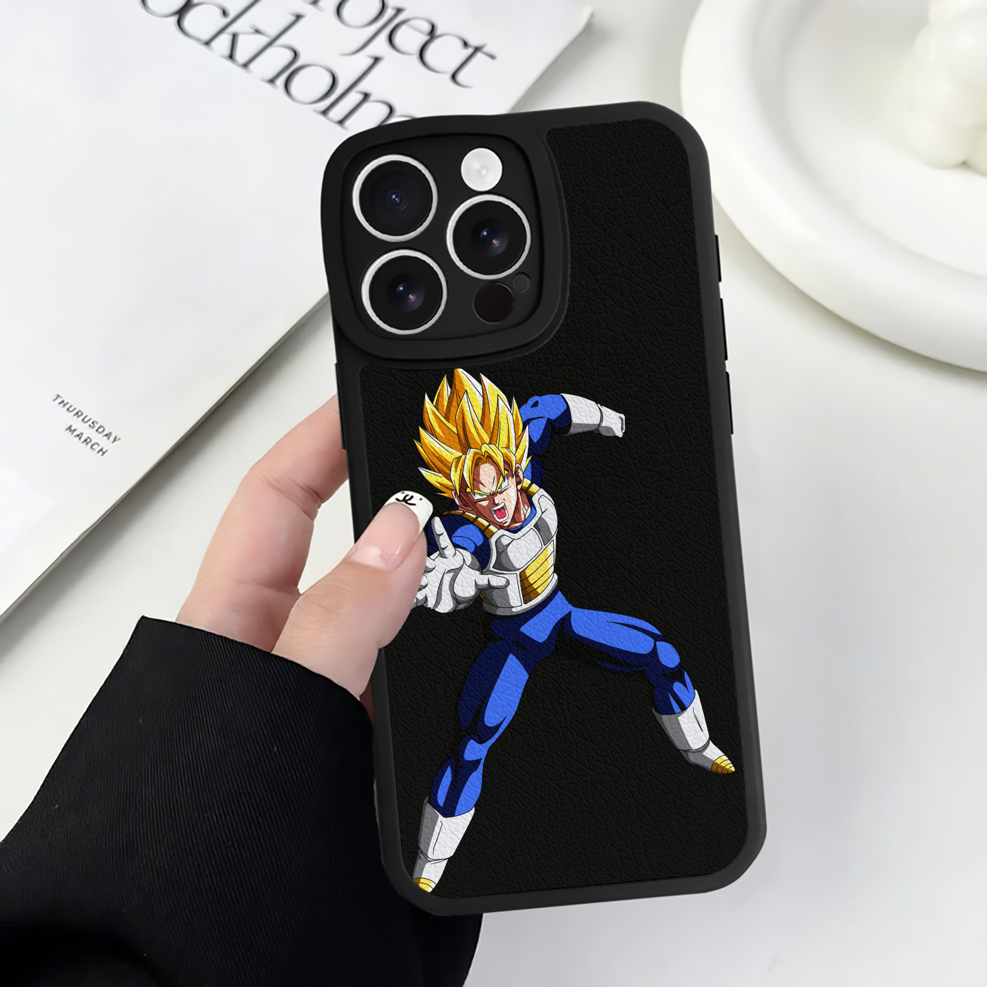 （画像用） ドラゴンボール ベジータ四世（Bejīta Yonsei）DRAGON BALL Vegeta IV 【iPhone 16シリーズ対応】シリコンスマホケース（レザー調） 材質：シリコン
